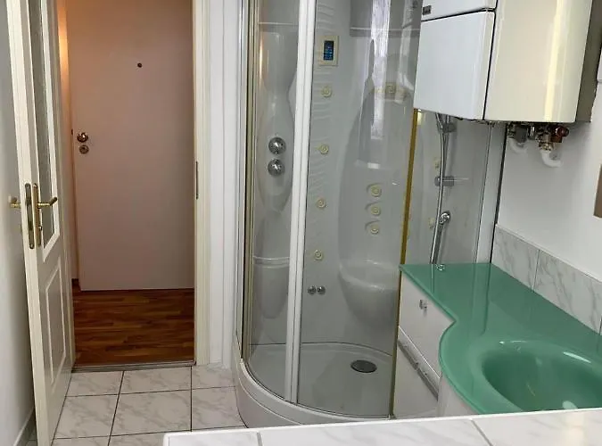 Montel Park - Danube River * Λιντς